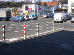 Absperrpfosten 70 x 70 mm Stahlrohr weiß rot herausnehmbar mit Dreikant